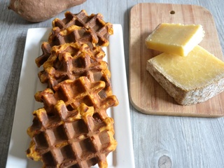 Gaufres salées à la patate douce et Salers