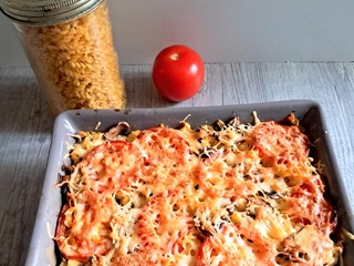 Gratin de pâtes aux champignons et tomates