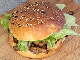 Hamburger à la poêlée de tofu et champignons (hamburger végétarien)