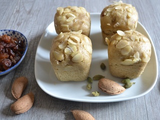 Muffins allégés aux amandes, raisins secs et cardamome, à la multi-délices