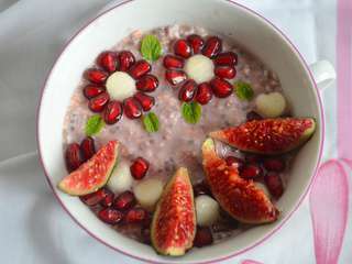 Petit déjeuner rose à la grenade