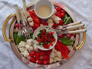 Assiette crudités avec mayonnaise allégée et un dip au gorgonzola de Nigella Lawson
