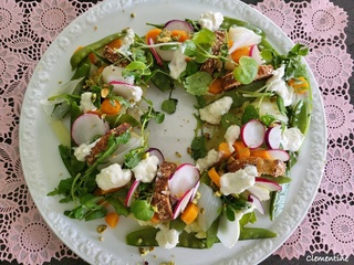Couronne de pommes de terre et légumes de printemps