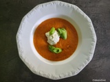 Crème froide de tomates à la glace de Roquefort