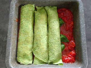 Crespelle aux épinards dans une sauce tomate de Simone Zanoni