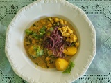 Curry de pommes de terre, chou kale et lait de coco