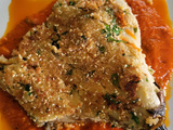 Escalope d'aubergine croustillante en sauce tomate