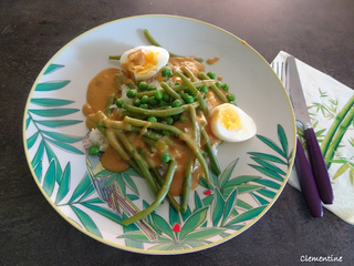 Légumes, œufs et sauce curry