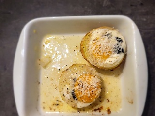 Œuf à la truffe dans un oignon de Cyril Lignac