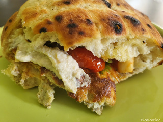 Omelette au za'atar dans un pain pita de Jigal Krant