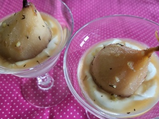 Poires au sirop de bière et gingembre sur fond de mascarpone vanillé