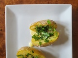 Pommes de terre au four au beurre, crème fraîche et cerfeuil