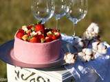 « j’adore la fraise » de Claire Damon dans « Fou de pâtisserie » (charlotte aux fraises, génoise, crémeux, gelée, pâte à sucre, biscuit cuillère, bavaroise))