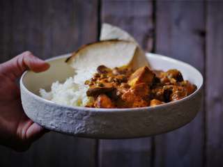 Paneer Makhani (tomates, noix de cajou, champignons, petits pois, curry)