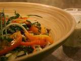 Salade échevelée de courgettes et carottes au quinoa, kale, canneberges et thym