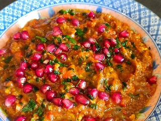 Salade d'aubergines, poivrons et noix