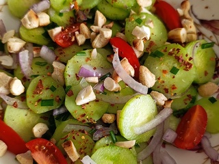 Salade de concombre et noix de cajou