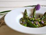 Salade d'asperges vertes poêlées à l'ail et au basilic