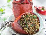 Poivrons farcis au quinoa, sarrasin, graines et épices (vegan)