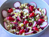 Salade composée au quinoa et aux fraises