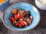 Rose et rouge – Salade de radis au shiso