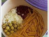 One pot pasta chèvre, tomates séchées et olives