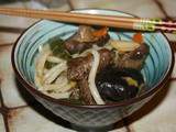 Protéines de soja gout boeuf à la thailandaise et nouilles udon