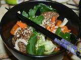 Soupe de nouilles udon aux protéines de soja texturées et au bok choy