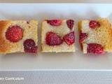 Brownies chocolat blanc et fraises (White chocolate brownies with strawberries)