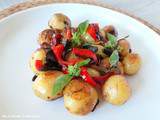 Pommes de terre grenailles aux poivrons et au basilic (New potatoes with peppers and basil)