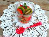 Salade de kiwis et fraises au sirop d'érable (Strawberry and kiwi salad with mapple syrup)