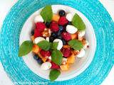 Salade de melon, myrtilles, framboises, feta et mozzarella (Salad, blueberries, raspberries, feta and mozzarella salad)