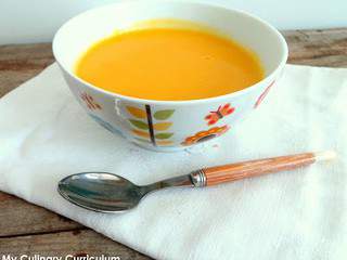 Soupe d'hiver poireaux, pommes de terre, carottes, panais (Winter soup with leeks, potatoes, carrots, parsnips)