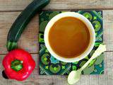 Soupe poivrons et courgettes à déguster chaude ou froide (Zucchini and peppers soup)