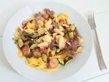 Tagliatelles aux radis, courgettes et champignons et cheddar fumé (Tagliatelle with radish, zucchini and mushrooms and smoked cheddar)