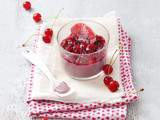 Crèmes au coquelicot, cerises confites et pétales cristalisés - Poppy custards with caramelized cherries and candied petals
