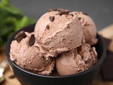 Cette glace au chocolat se prépare sans sorbetière… et détrône toutes celles du commerce