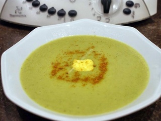 Du jour : Velouté de brocolis, petit pois, curry