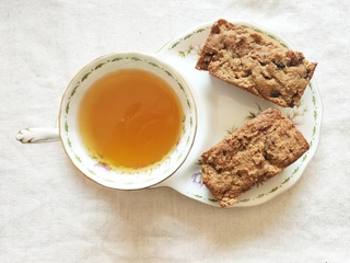 Hommage à la bio thé et ses rituels ; la biodiversiTHÉ et ses recettes : muffins vegan, biscuits chocolat noisettes aux flocons d’avoine, gâteaux antigaspi… 🫖 🌍{21-22 Mai, journées mondiales du thé et de la Biodiversité}