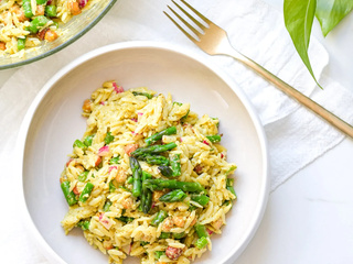 Orzo au pesto, asperges vertes et pois chiches (rapide et facile)