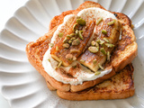 Pain perdu, yaourt grec et banane grillée