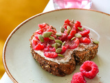 Tartine de pain protéiné, ricotta & framboises (low carb)
