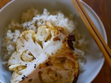 Chou-fleur entier rôti au sésame, au miso et au gingembre