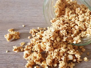 Granola croustillant et léger, avoine sarrasin et tahini – Vegan, sans gluten