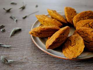 Madeleines salées à la courge, sauge et graines de lin – Vegan, sans gluten