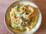 Tagliatelle de carotte et courgette, sauce tahini citron persil – Vegan, sans gluten