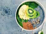 ►  Green smoothie bowl  (chia, amandes & fruits frais)