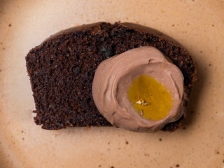 Gâteau moelleux au chocolat et crème chocolat-miso (vegan)