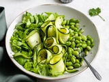 Salade de courgettes, edamames et sauce à la coriandre