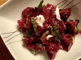 Salade de betteraves et fromage de chèvre